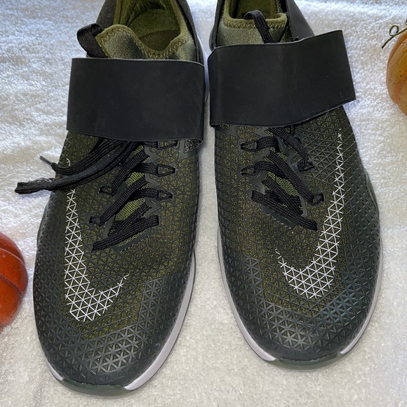 New without tags Nike trainers army green 8.5 - Picture 4 of 10